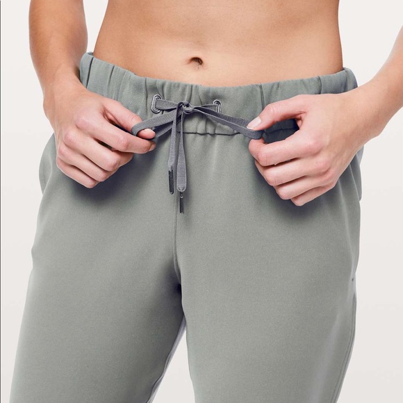 Lululemon On the Fly grey sage 23” crop woven Pants 6 - Picture 4 of 7